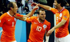 开云app-解说员：荷兰以前头重脚轻，现在防线一流锋线靠德佩苦苦支撑